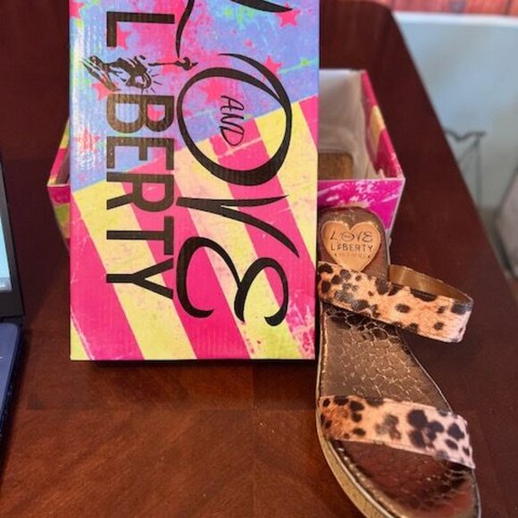 Love & Liberty "Wild Thing" Leopard Wedge Sandals Size 10 Slip-on style  Comfort - Picture 3 of 5